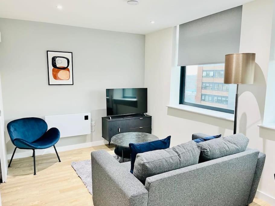 Modern One Bedroom Apartment Near Old Trafford Stadium Манчестер Экстерьер фото