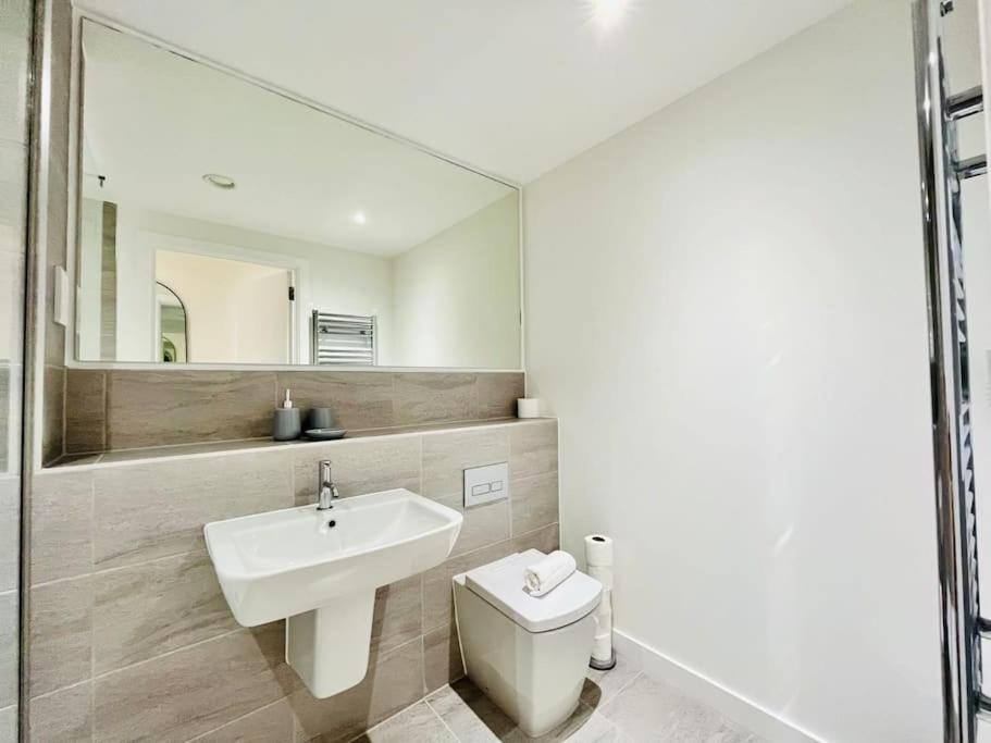 Modern One Bedroom Apartment Near Old Trafford Stadium Манчестер Экстерьер фото