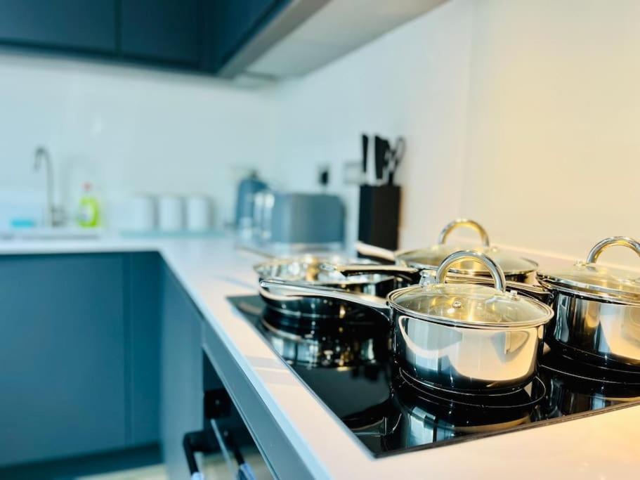 Modern One Bedroom Apartment Near Old Trafford Stadium Манчестер Экстерьер фото