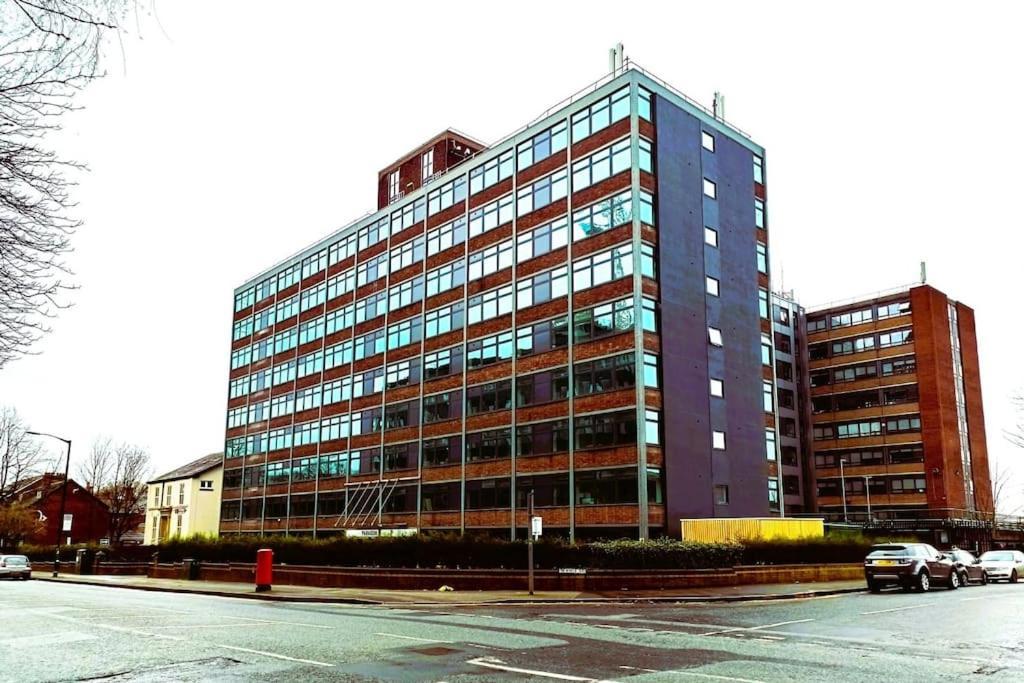 Modern One Bedroom Apartment Near Old Trafford Stadium Манчестер Экстерьер фото